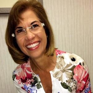 Meet your Posher, Elizabeth fierro